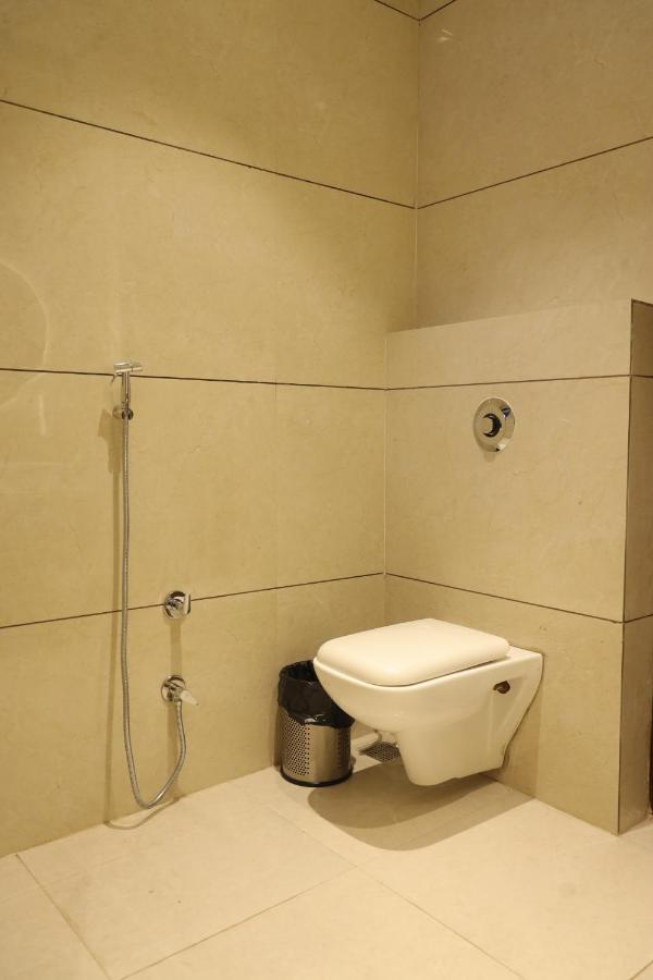 Hotel Crown Savoy, Near Railway Station & Guru Nanak Dev University Amritsar Exterior photo